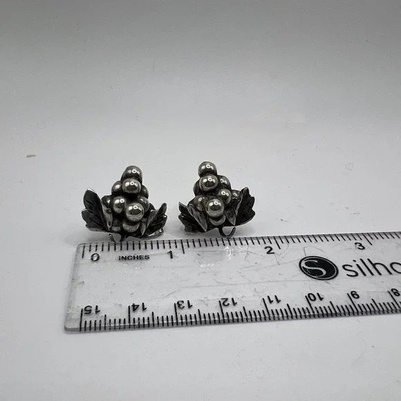 Vintage 925 Sterling Silver Grape Cluster Earrings Screwback Signed Taxco‎ - Picture 6 of 6